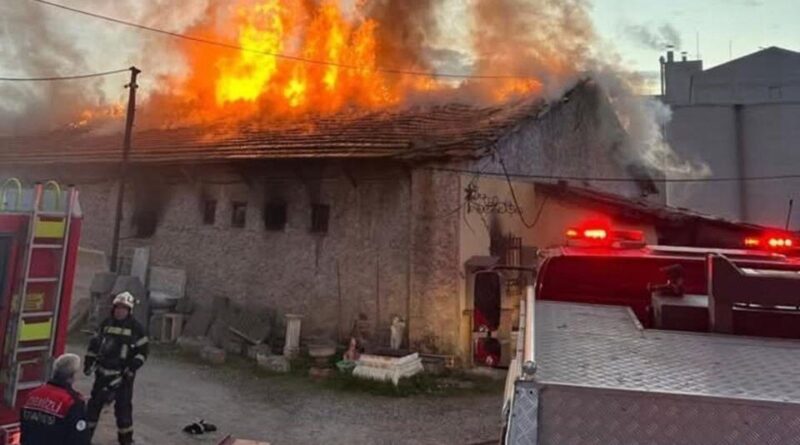Denizli'de Alçı ve Mermer İmalathanede Yangın 1