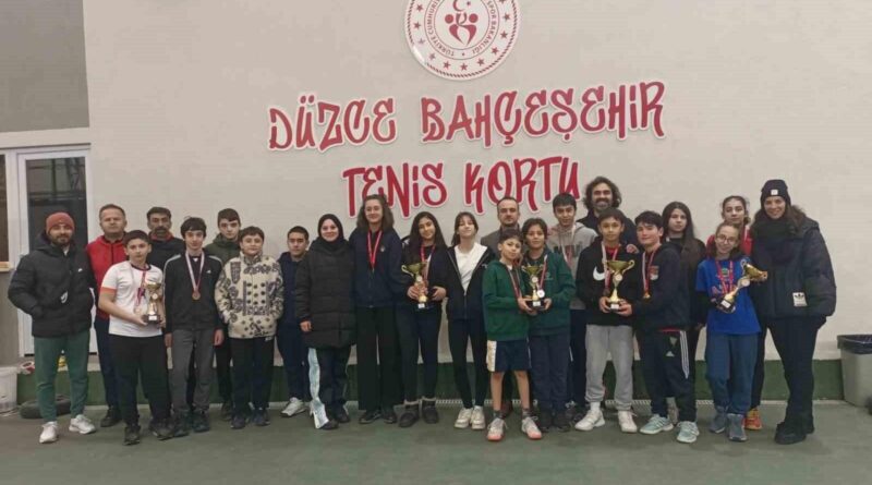 Düzce'de Okul Sporları Yıldızlar Tenis Müsabakaları: Kültür Koleji ve Mustafa Açıkalın Ortaokulu Birinci 1