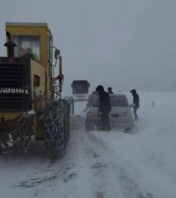 Erzincan-Tercan Karayolunda Mahsur Kalan Sürücüler Kurtarıldı 1