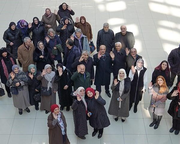 ETÜ Rektörü Prof. Dr. Bülent Çakmak ve 60+ Tazelenme Üniversitesi öğrencileri oryantasyon programında.-1
