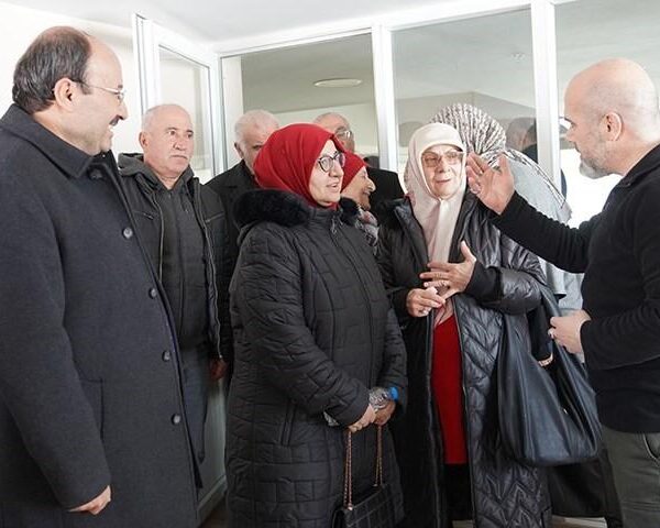 ETÜ Rektörü Prof. Dr. Bülent Çakmak ve 60+ Tazelenme Üniversitesi öğrencileri oryantasyon programında.-3