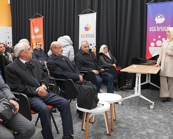 ETÜ Rektörü Prof. Dr. Bülent Çakmak ve 60+ Tazelenme Üniversitesi öğrencileri oryantasyon programında.-7