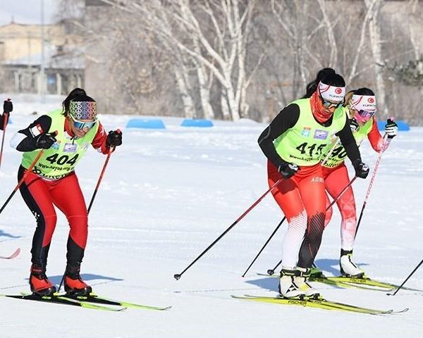 ETÜ sporcularının şampiyonluk anı-1