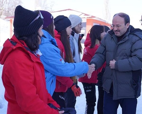 ETÜ sporcularının şampiyonluk anı-7