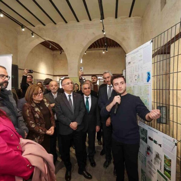 Gaziantep Büyükşehir Belediyesi, TMMOB ve Gaziantep Kent Konseyi'nin iş birliği ile düzenlenen Deprem Gerçeği Çalıştayı'nın açılış töreni-1
