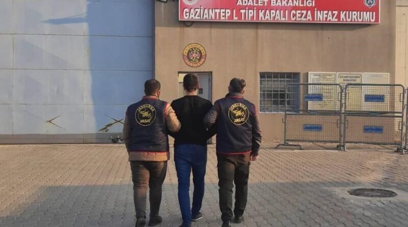 Gaziantep'te Uyuşturucu ve Ruhsatsız Silah Ticaretiyle İlgili 22 Yıl Cezası Çıkan Şahıs Yakalandı 1