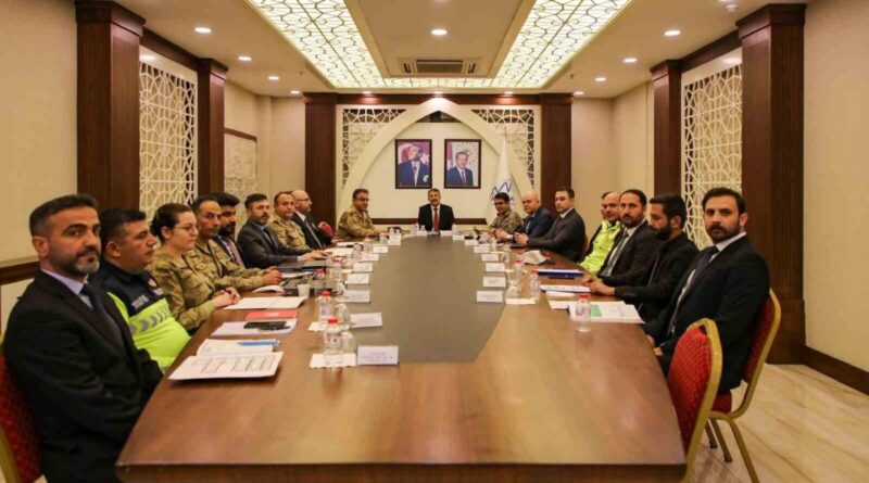 Hakkari Valisi Başkanlığında Asayiş Toplantısı: Suç Oranlarında Düşüş, Narkotik Mücadelede Başarılar 1