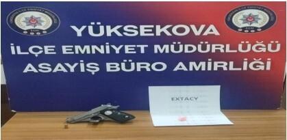 Hakkari Yüksekova'da Silah ve Uyuşturucu Ele Getirildi 1