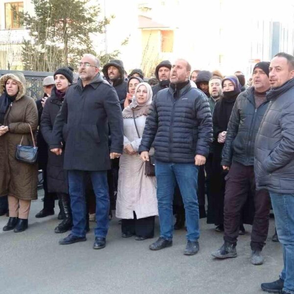 İşçilerin haklarını savunmak için Van'da toplanması-2