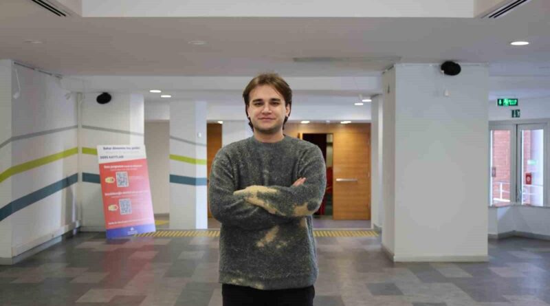 İzmir Ekonomi Üniversitesi Öğrencisi Doğu Çeteci, St Andrews Üniversitesi'ne Kabul Edildi 1