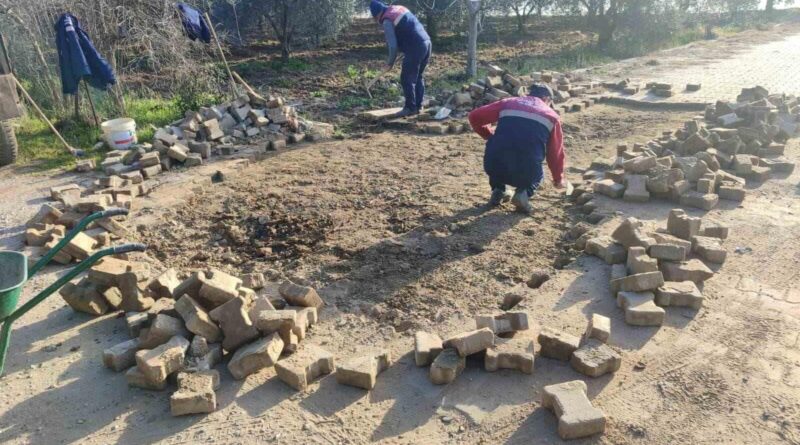 Karacasu Belediyesi Geyre Mahallesi'nde Yol ve Kaldırım Bakımı Başlattı 1