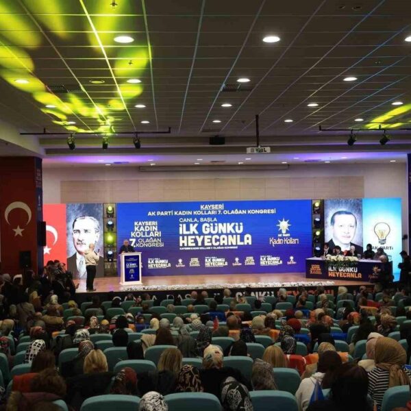 Kayseri Büyükşehir Belediye Başkanı Dr. Memduh Büyükkılıç'ın AK Parti 7'nci Olağan İl Kadın Kolları Kongresi'nde yaptığı konuşma.-1