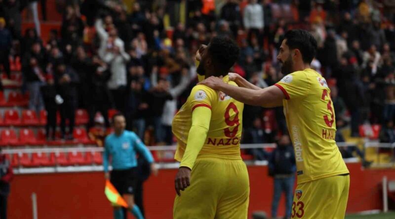 Kayserispor Golcüsü Duckens Nazon Konyaspor'a 2 Gol Atarak Üstünlük Sağladı 3