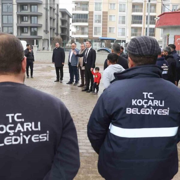 Koçarlı Belediye Başkanı Arıcı ve çalışanlar-3