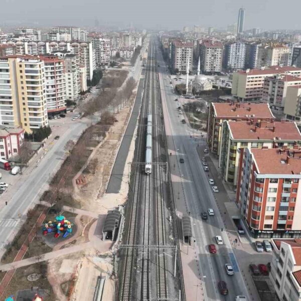Konya Büyükşehir Belediye Başkanı Uğur İbrahim Altay, basın mensuplarıyla birlikte KONYARAY raybüsünde-2