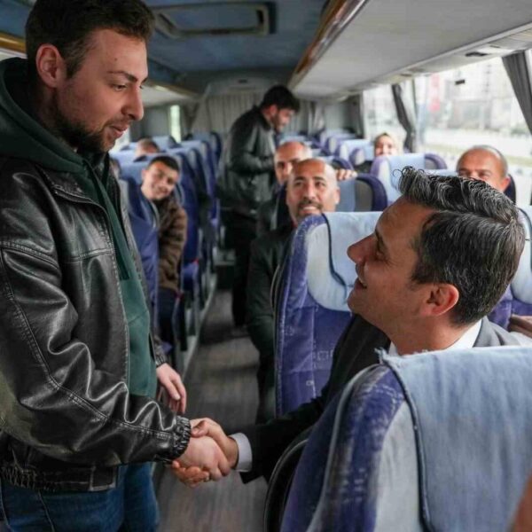 Manisa Büyükşehir Belediye Başkanı Mimar Ferdi Zeyrek otobüs terminalinde yaptığı açıklamada-4