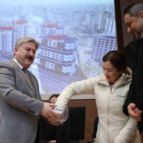 Melikgazi Belediye Başkanı Doç. Dr. Mustafa Palancıoğlu kura çekiminde.-3