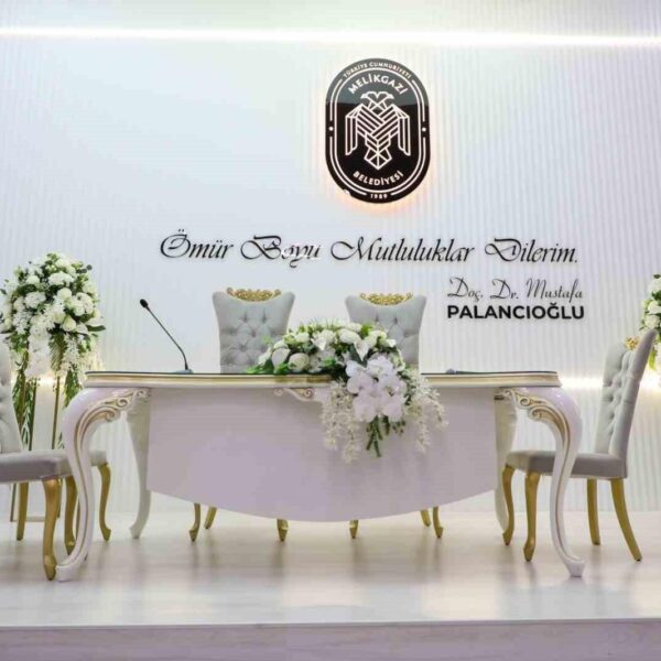 Melikgazi Belediye Başkanı Mustafa Palancıoğlu, Evlendirme Memurluğu çalışanları ile toplantıda.-3