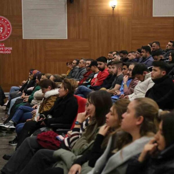 Muğla Gençlik ve Spor İl Müdürlüğü personellerinin yangın eğitimi aldığı görseli-2