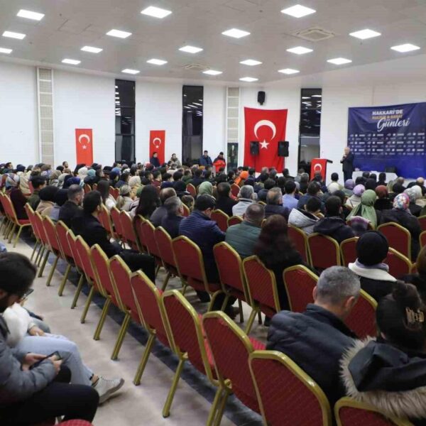 Nurullah Genç, okuyucularıyla sohbet ediyor.-3