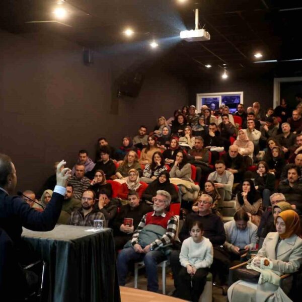 Ofis Sanat Merkezi'nde düzenlenen 'Özgür Ben: Hareket ve Eylemlilik' söyleşisi.-2