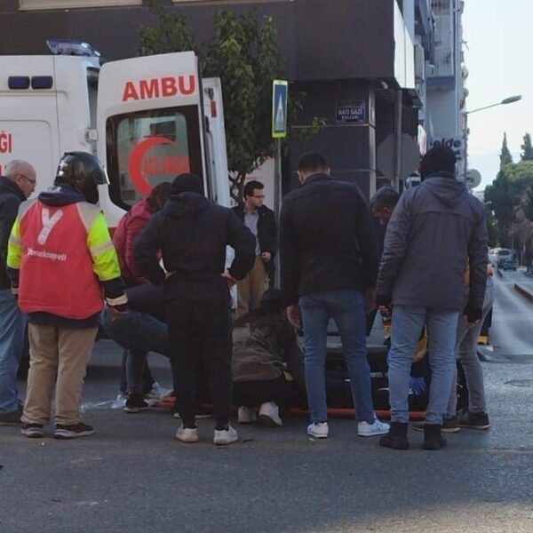 Olay yerine gelen sağlık ve polis ekipleri-3