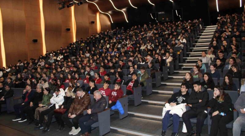 Prof. Dr. İsmail Hakkı Aydın, Çorlu'da Öğrencilerle 'Yapay Zeka ve İnsanlığın Geleceği' Konulu Söyleşi Yaptı 5