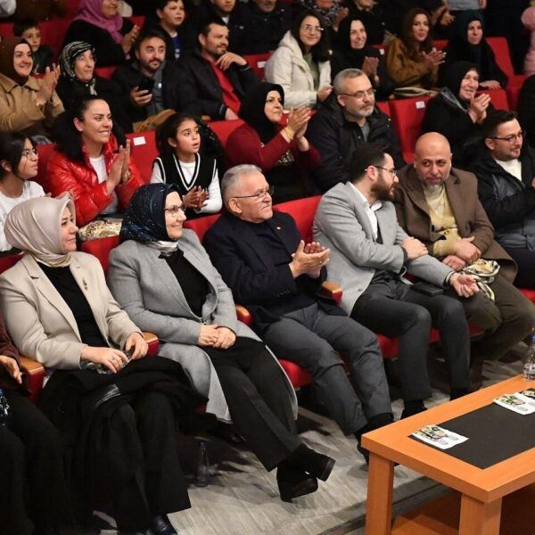 Prof. Dr. Nihat Hatipoğlu Kayseri'de 'Aile Kavramı' üzerine söyleşi yapıyor.-3