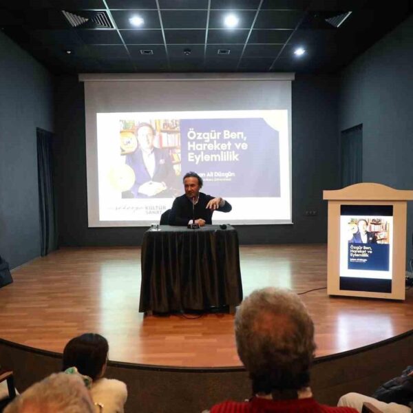 Prof. Dr. Şaban Ali Düzgün, 'Özgür Ben: Hareket ve Eylemlilik' söyleşisinde katılımcılarla.-1