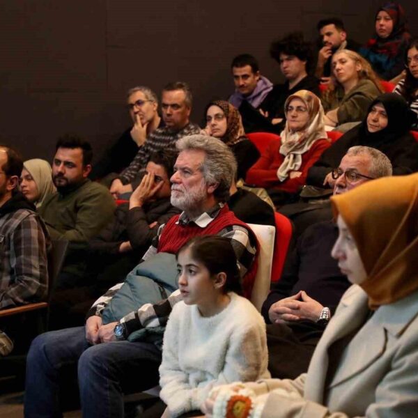 Prof. Dr. Şaban Ali Düzgün, 'Özgür Ben: Hareket ve Eylemlilik' söyleşisinde katılımcılarla.-5