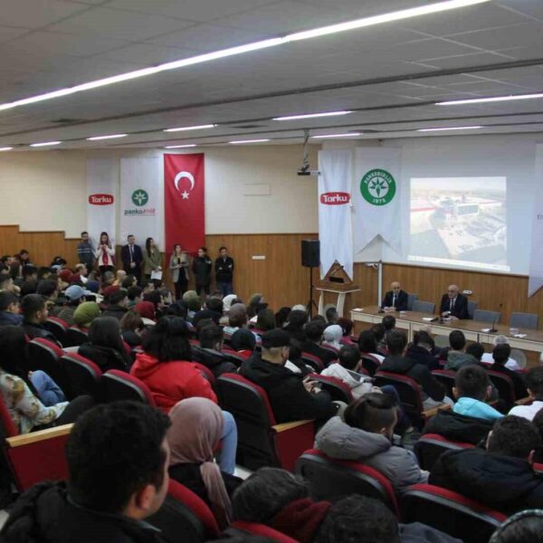 Ramazan Erkoyuncu, Selçuk Üniversitesi öğrencileriyle bir araya geldi.-1