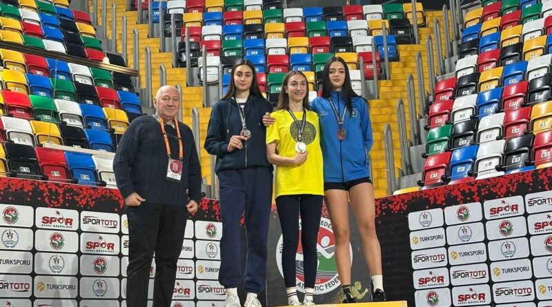 Sakarya Atletizm Sporcuları U18 Salon Türkiye Şampiyonası'nda 3 Madalya 1