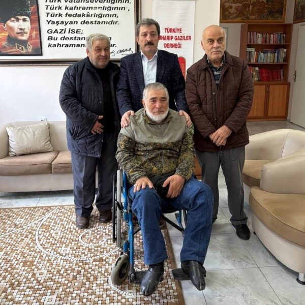 Samsun Valisi Orhan Tavlı, Türkiye Muharip Gaziler Derneği'ni ziyaret ediyor.
