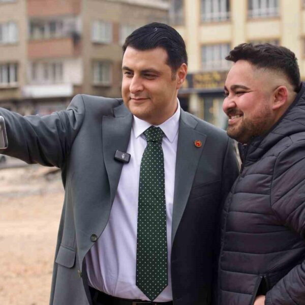 Şehitkamil Belediye Başkanı Umut Yılmaz, Karşıyaka'da amatör futbol takımı temsilcileri ile bir araya geliyor.-1