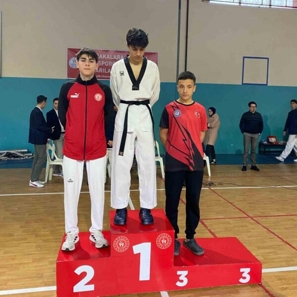 Şehzadeler Belediye Spor Kulübü Taekwondo Sporcuları-1