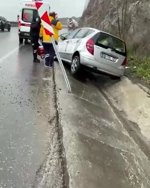 Su kanalına devrilmiş cip-3