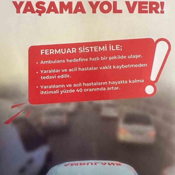 Sürücüler, polis ekipleriyle trafikte güvenlik konusunda konuşuyor.-2