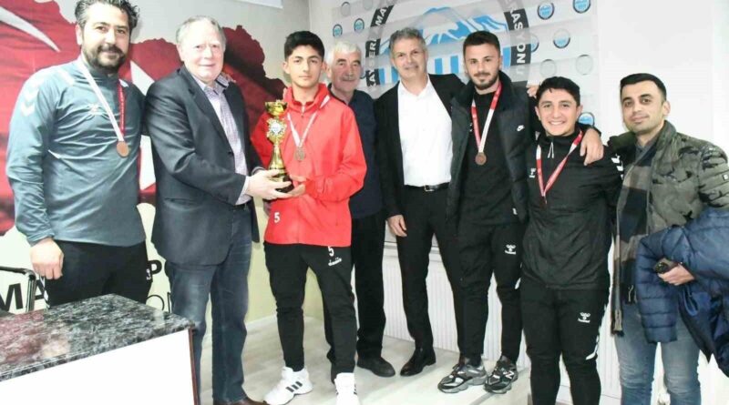 Talas Belediyespor Süper U-18 Liginde Şampiyon! 1