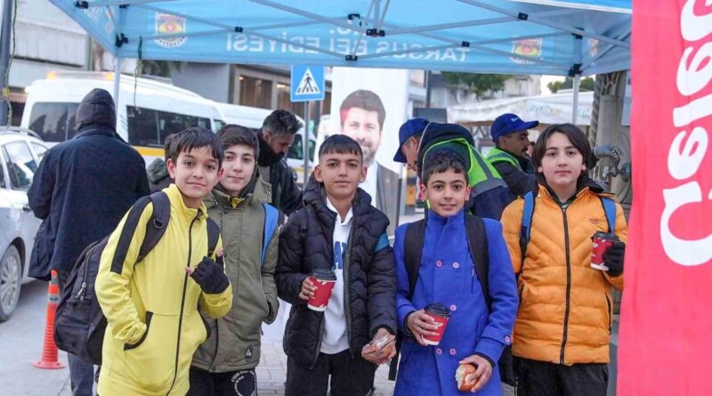 Tarsus Belediyesi, Vatandaşlara Soğuk Kış Günlerinde Sıcak Çorba İkram Ediyor 10
