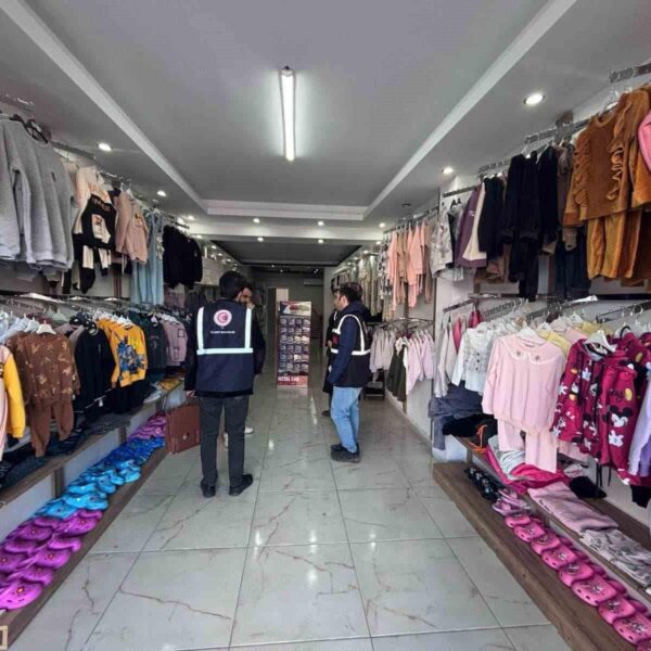 Ticaret İl Müdürlüğü ekipleri fiyatı kontrol ediyor-1
