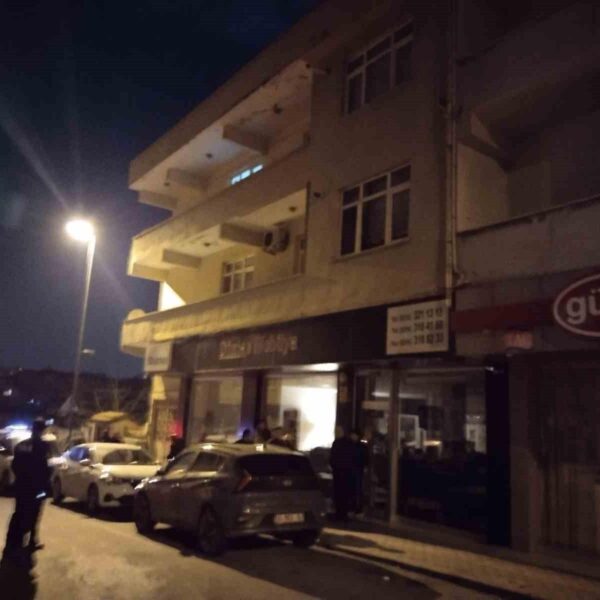 Toprak kayması nedeniyle boşaltılan binalar-1