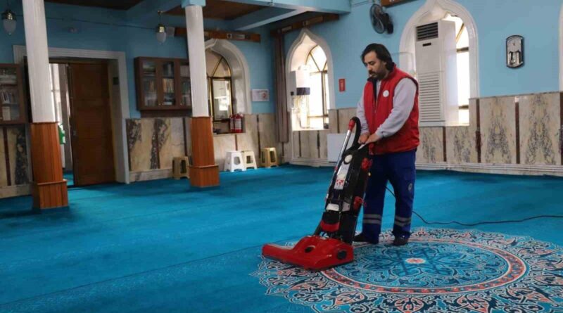 Turgutlu Belediyesi, Ramazan Ayına Hazırlık İçin Camilerde Temizlik Çalışması Başlattı 1