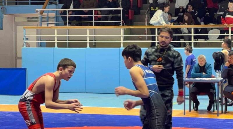 U15-U17-U20 Grekoromen Güreş ve Kadınlar U17-U23 Güreş İl Birinciliği Çiğiltepe Spor Salonunda Sona Erdi 1