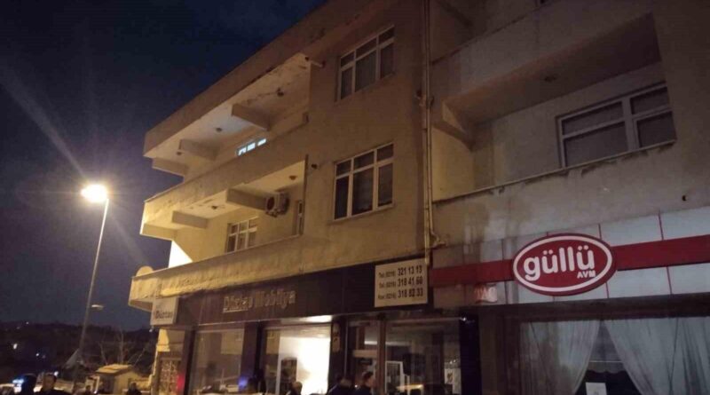Üsküdar'da Toprak Kayması Sonucu Binalar Tahliye Edildi 1
