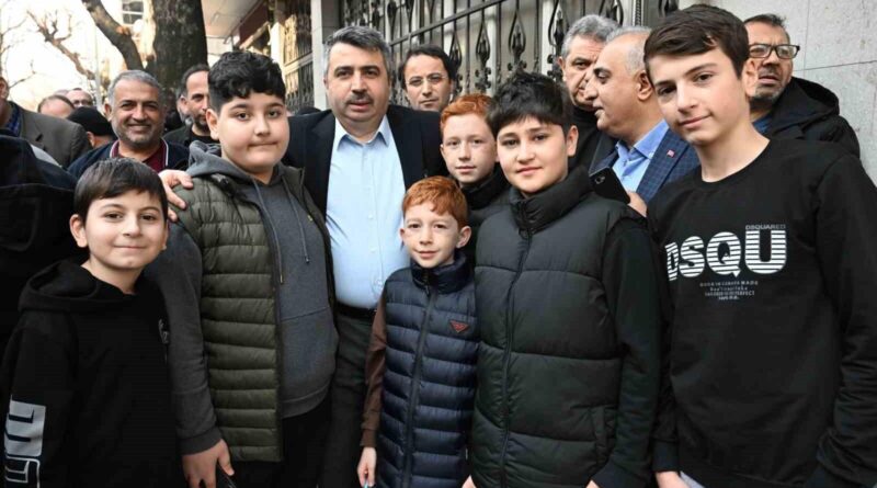 Yıldırım Belediye Başkanı Oktay Yılmaz, Yeşilyayla Mahallesi'nde Vatandaşlarla Buluştu ve Halı Saha Talebini Dinledi 1