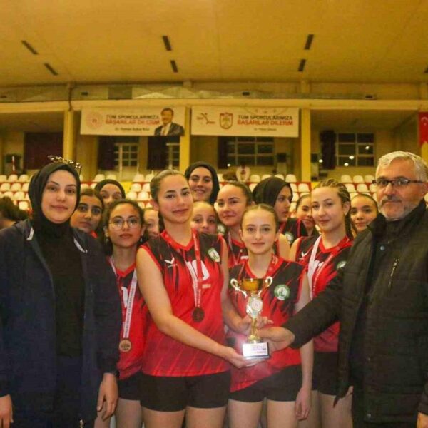 Yıldız kızlar voleybol il birinciliği müsabakaları-3