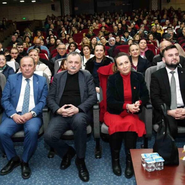 Yunusemre Belediyesi Türk Sanat Musikisi Korosu Dinleyicilerle-2