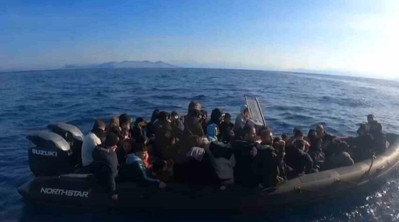 29’u çocuk 64 düzensiz göçmen ve 2 göçmen kaçakçısı yakalandı 1