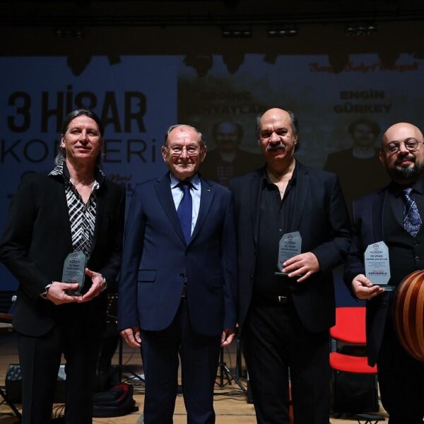 3 Hisar grubu performansını izleyen Denizli halkı-1