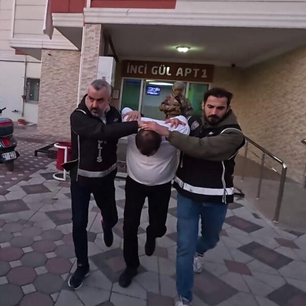 Adana'da gözaltına alınan şüpheliler-6